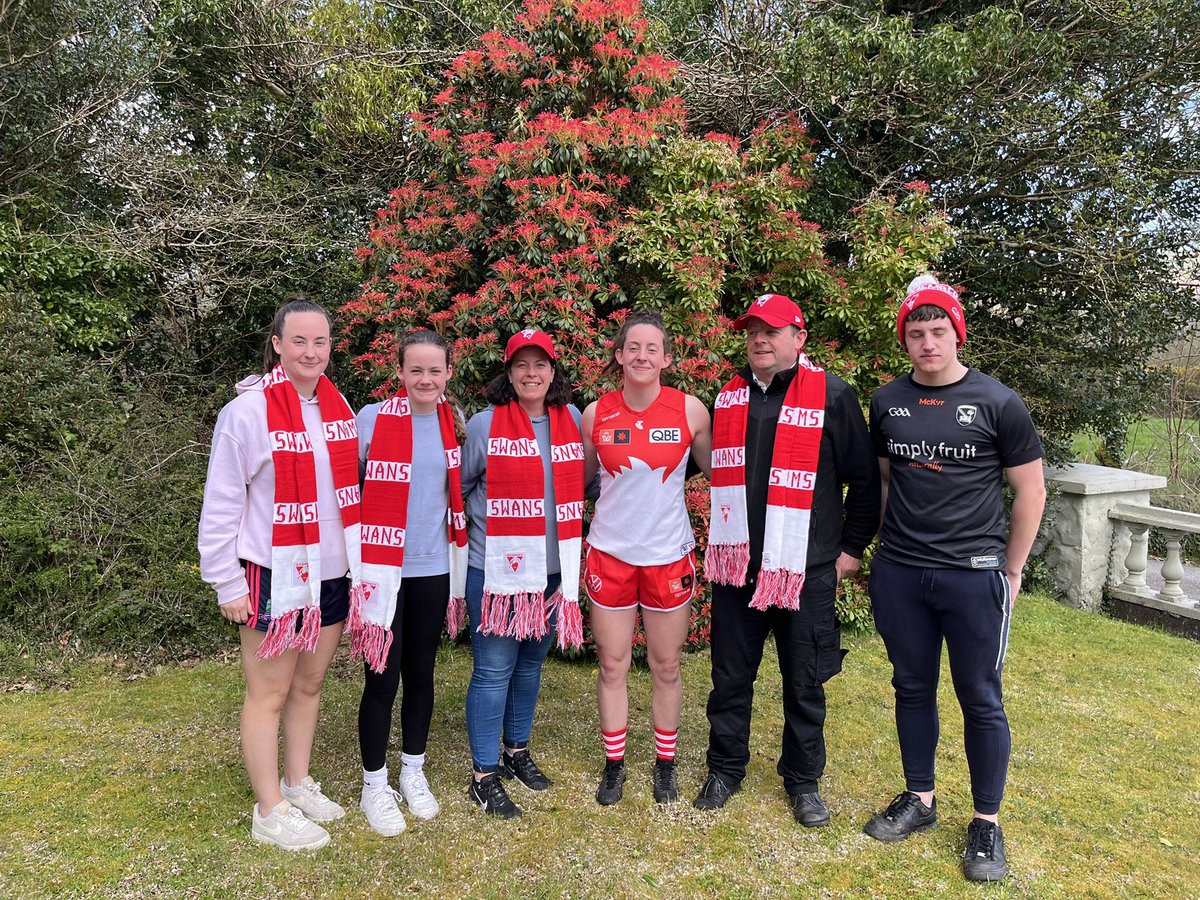 SydneySwansAFLW's tweet photo. How good is this?!

Our Irish contingent repping the red and white with their families back home! 🇮🇪 

#Bloods https://t.co/82i3XcOldl