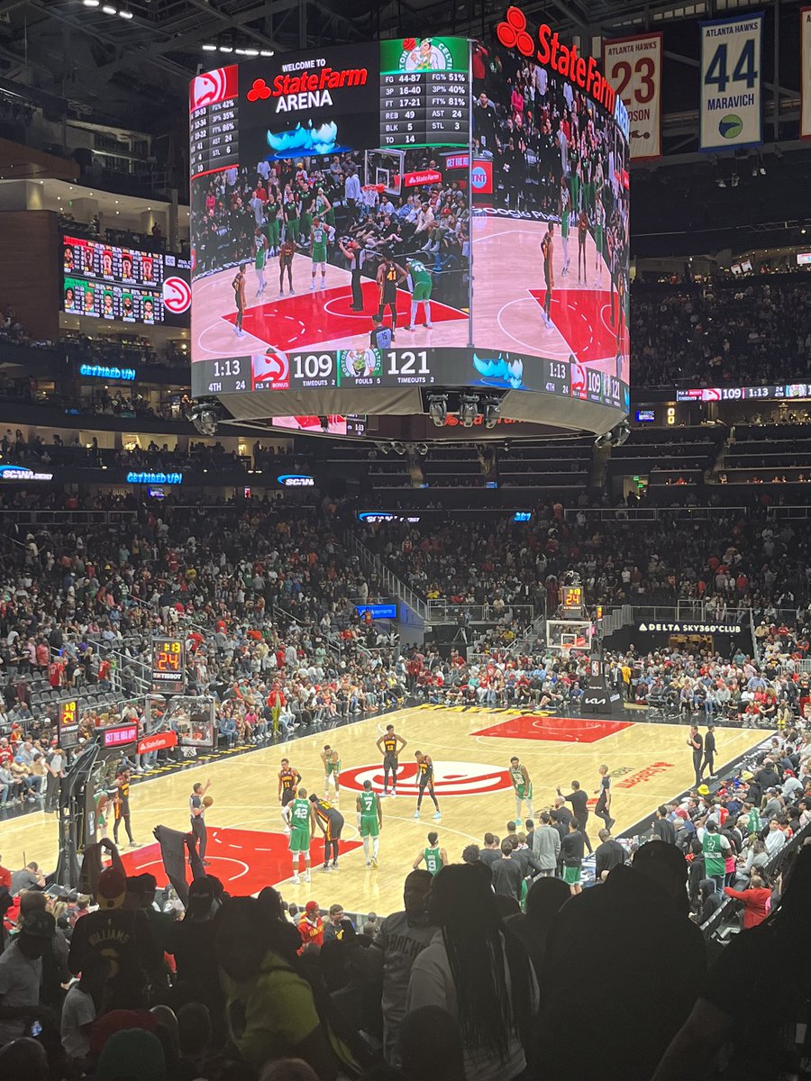 guyden12st's tweet photo. I seen my Partna popping his sh*t at the Lakers playoffs game, so I had to hit me 1. @FattrapC #trapppp https://t.co/CoRCUIh3ov
