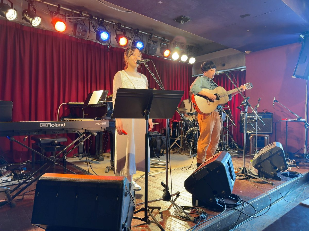 tama_zoh's tweet image. 2023/04/23 昼
渋谷
#7thFLOOR
#Euphoria
#森ちひろ
#ウオウサオウ
森ちひろさんバースデーランチライブでした！
バンドむっちゃカッコ良かったです‼️
美味しいケバブ丼をいただきました🥣
ウオウサオウのこなつさんとイケダさんの美しいハーモニーはいつまでもずっと聴いていられる心地良さ♪