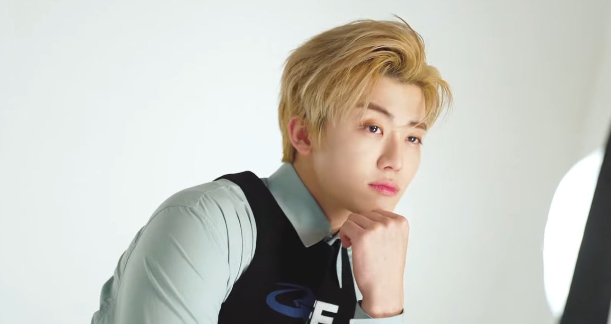 เครื่องแบบอะไร คือหล่อเกินค่ะพี่ ㅠㅠㅠㅠㅠ