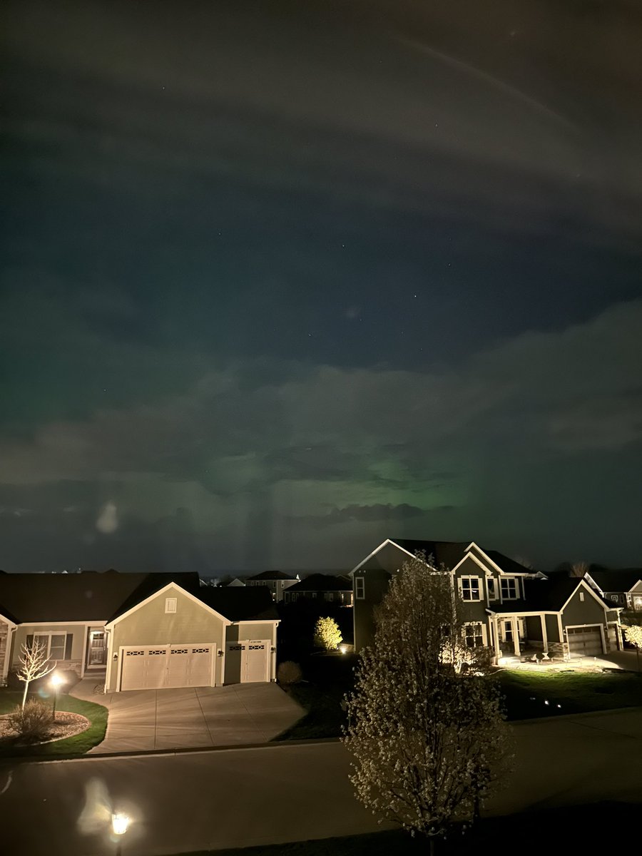 JoshSanders (@monitoringrf) on Twitter photo Faint aurora borealis to the eye from Germantown to the NNE, but definitely more vibrant on camera. <a href="/NWSMilwaukee/">NWS Milwaukee</a> Faint aurora borealis to the eye from Germantown to the NNE, but definitely more vibrant on camera. <a href="/NWSMilwaukee/">NWS Milwaukee</a>