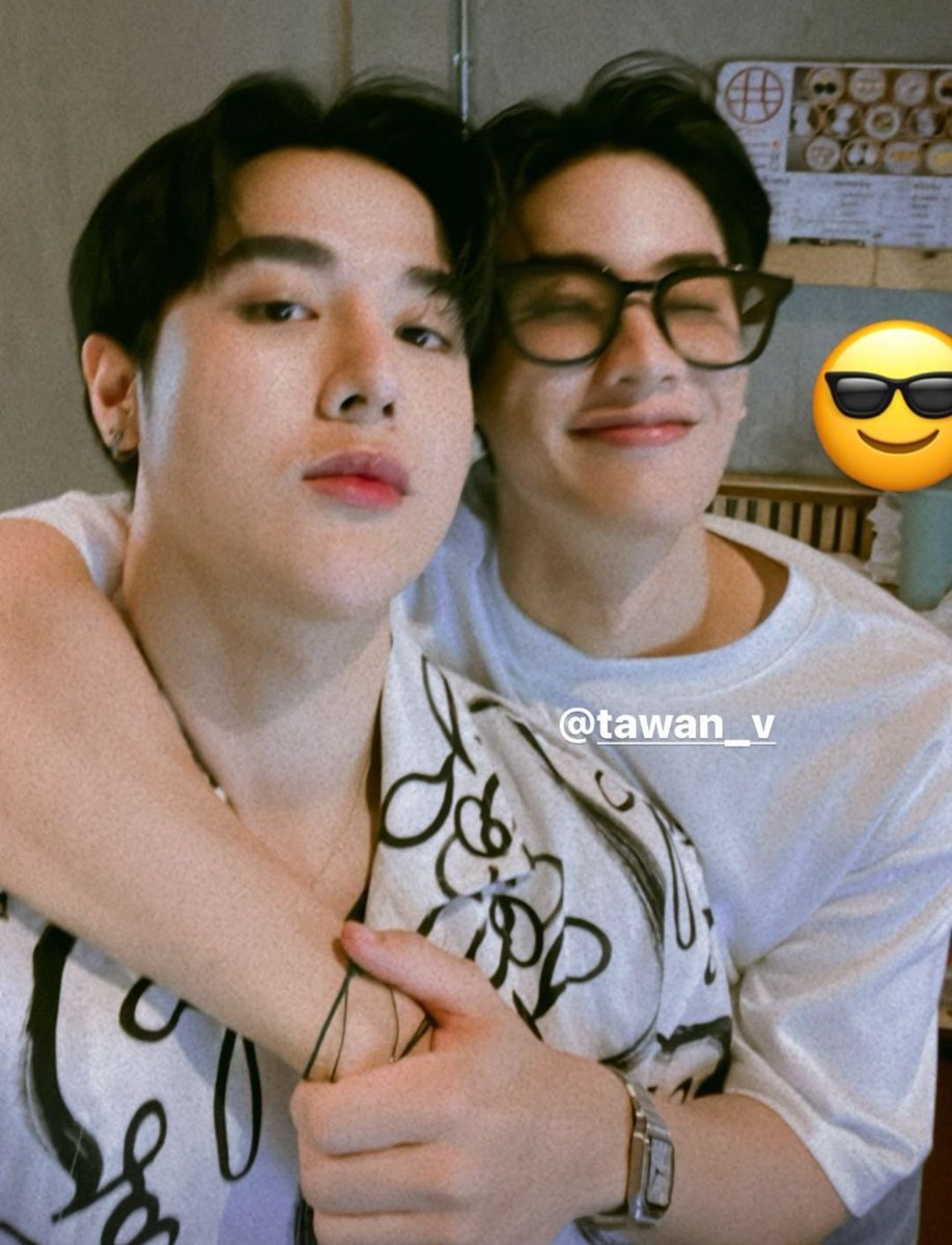20fortawan's tweet image. ow duo kesayangan akyu😳💛💙

#Tawan_V #armwc