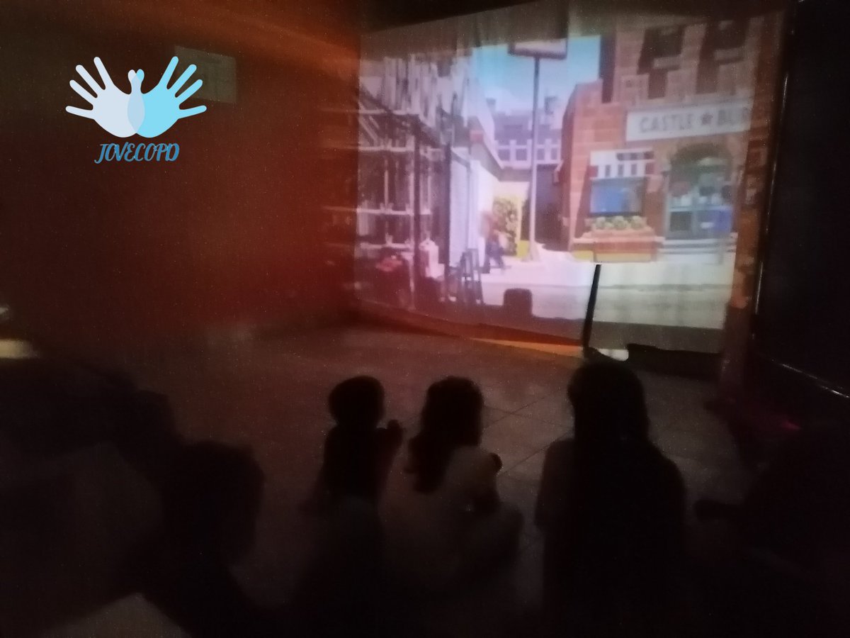 jovecopd's tweet photo. Grandes y Chicos, disfrutaron del 
Cine Comunitario🍿📽 
en la Colonia 28 de enero, en zacamil, mejicanos.

Gracias a la directiva por apoyar en la organización y logística para la realización de este evento.
También nos acompañaron. 

Amigos de Soyapango https://t.co/bRt1gnWm1J