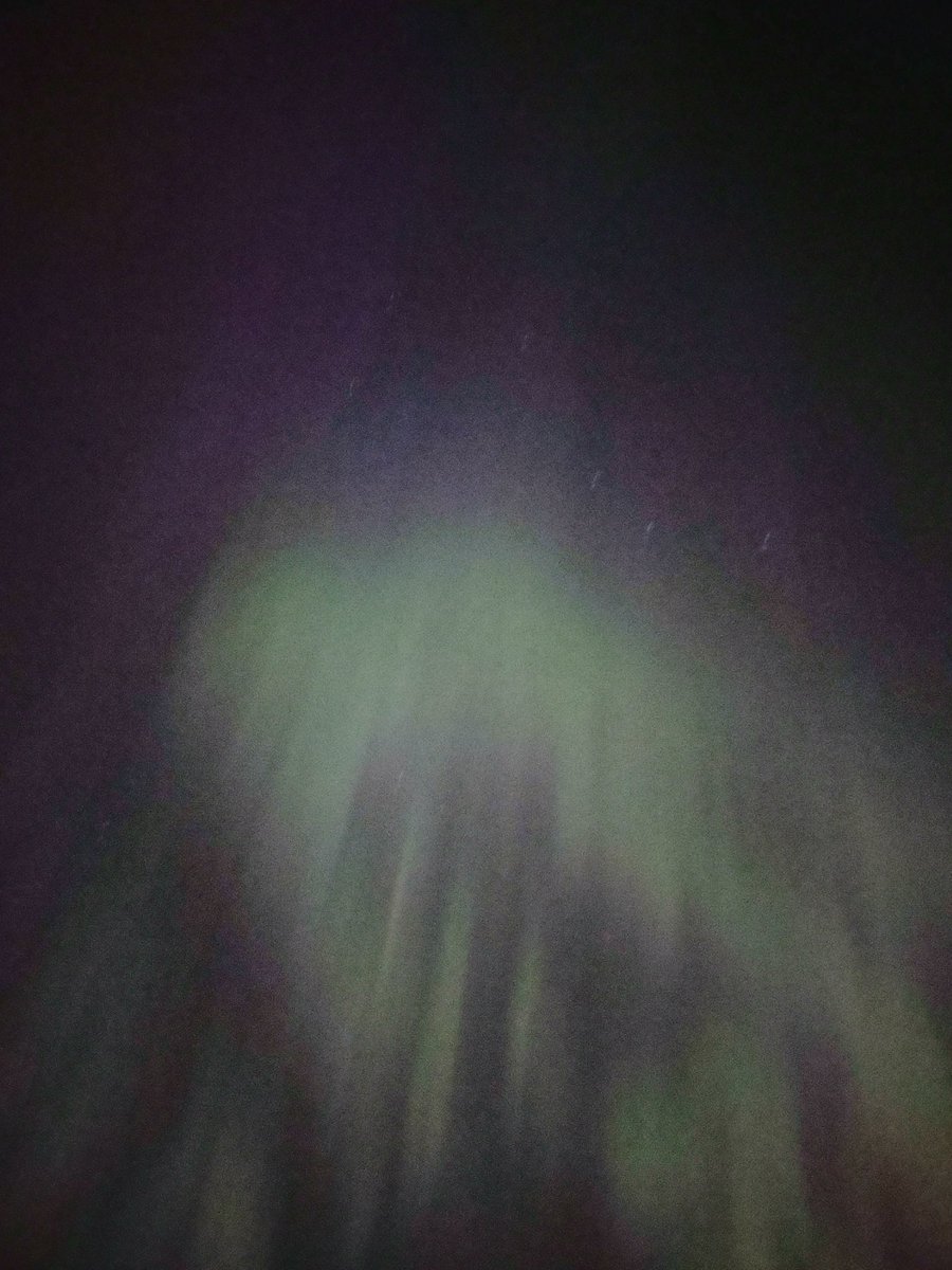 WXArcher's tweet photo. Taken off the rims in Billings MT about an hour ago #NorthernLights #mtwx https://t.co/NELVI41g0b