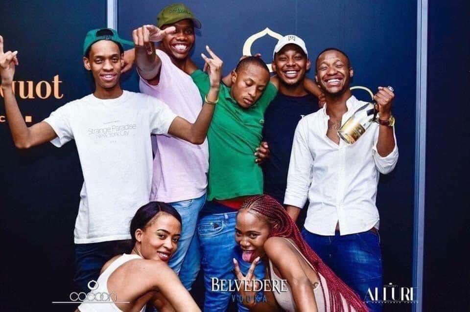 AdvoBarryRoux's tweet photo. We all have that friend. https://t.co/QL4lavlqRv