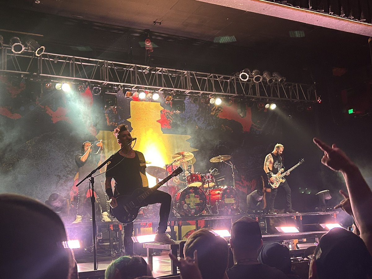 Clambert311's tweet photo. Another awesome @PopEvil show! Also saw @TheWordAlive for the first time and they were great! https://t.co/SM2kFPERv3