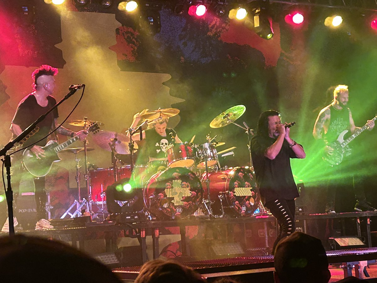Clambert311's tweet photo. Another awesome @PopEvil show! Also saw @TheWordAlive for the first time and they were great! https://t.co/SM2kFPERv3