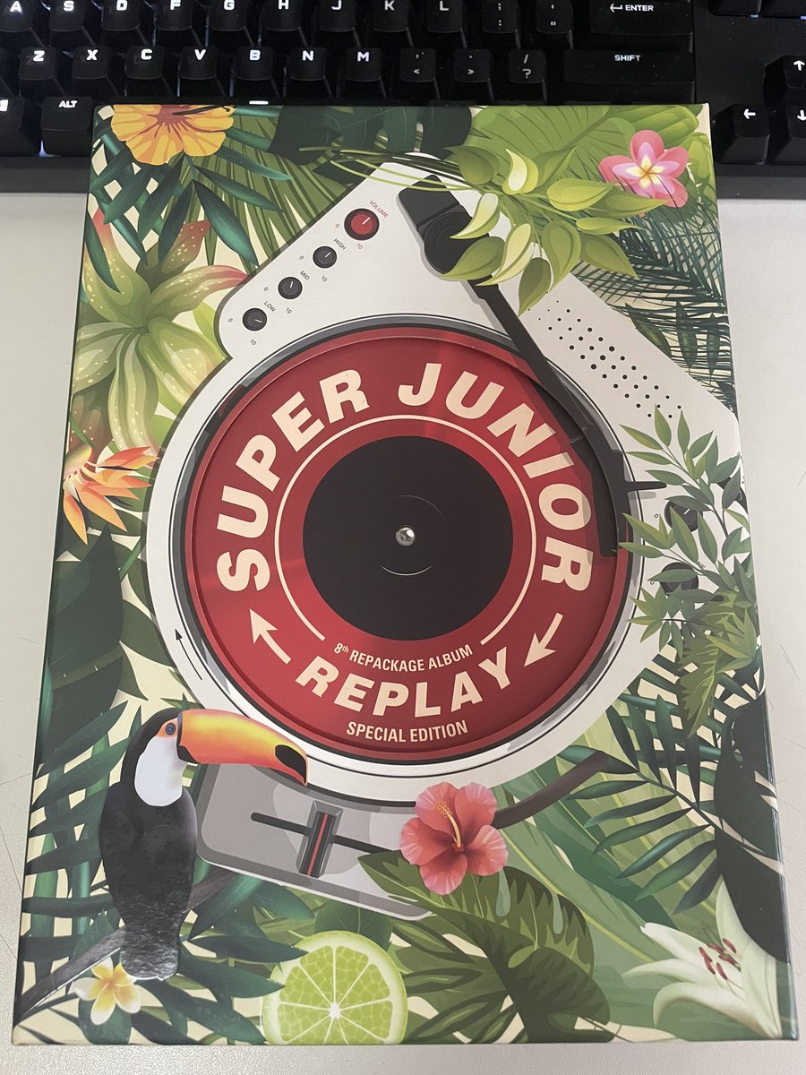 haechul_'s tweet photo. Selling off some of my albums as I need to make space for reno… 

-Play album: Yesung, Eun Hyuk, Donghae, Lee Teuk
-Replay special edition x2
-Replay repackage: Siwon, Shindong

opened before. Pricing at SGD$12 each, exclude shipping. Do DM me if interested! 

#SUPERJUNIOR https://t.co/a6xihLInNL