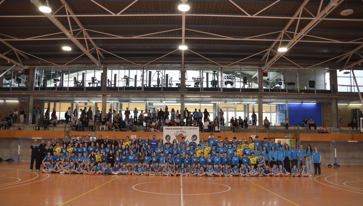 💙💜 𝗔𝗠𝗜𝗖𝗦 𝗛.C. 💙💜

Foto oficial Club 2022/23 
Handbol a <a href="/laCanonja/">Ajuntament de la Canonja</a> . Seguim creixent. De somni a realitat. 
<a href="/FedCatHandbol/">Federació Catalana d’Handbol</a>
