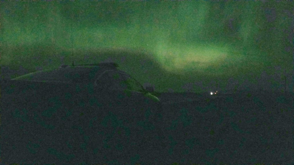 trooper_boots's tweet photo. Had to get one with the patrol car in it!
#NorthernLights
#CentralMT https://t.co/uRwp9BXSfe