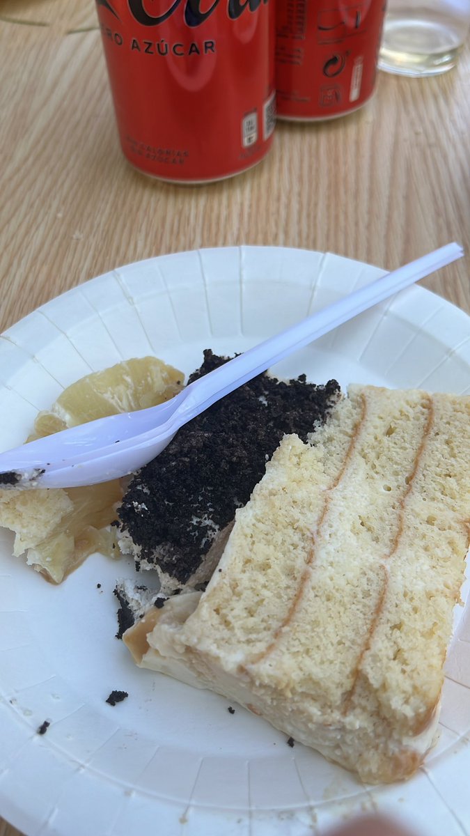 aampramadrid's tweet photo. Gracias a nuestra gran vecina Pili por traernos estos ricos postres 🥧🥧#VidasRotas
.
.
.
#aampra #metromadrid #solucionesya https://t.co/gM6NYBJhX6