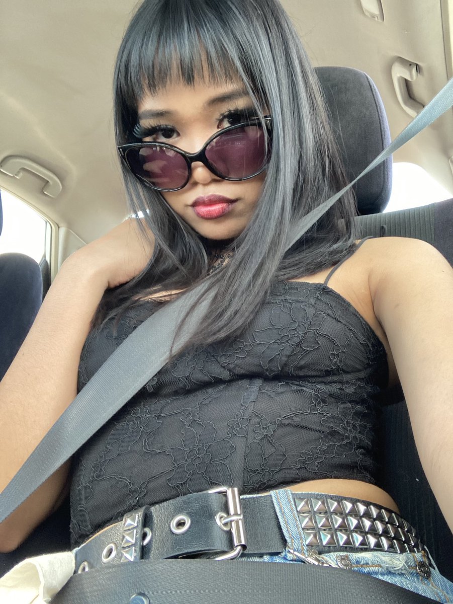 willing2pay's tweet photo. Girl whats on ur mind https://t.co/NPz2bzDkro