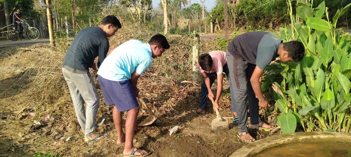 MYBharat_Angul's tweet photo. Save Water, Save Life!
Glimpse of #shramadaan #workcamp cleanliness of water body by youths associcated with #NYKAngul at #Khamar #Chhendipada block #Angul #Odisha on 24 Apr 2023 coordintaetd by #NYV @MalayaranjanDe5 
#CatchTheRain #WaterConservation #rainharvesting
@Nyksindia https://t.co/zv3eSRZFZA