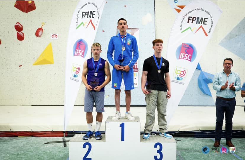 Český reprezentant Jan Štípek získal stříbro na EPM v boulderu v Soure! 📷 Skvěle se umístili také Viktorie Konečná a Lukáš Mokroluský na 4. místě, Lucie Vojáčková bere parádní 8. místo! 

GRATULUJEME! 👏👏👏