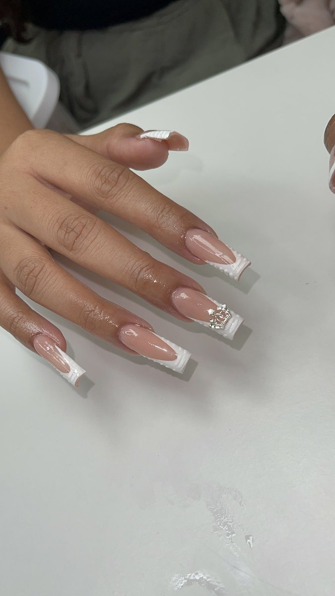 Trying to make it out here as a oahu nail tech 🥹 Thankful for everyone who’s been booking and been patient with me while sitting in my chair 🤍 BOOK YOUR SETS WITH ME @ setsbyshy_ on ig 💁🏻‍♀️ #oahunailtech #supportlocalbusiness