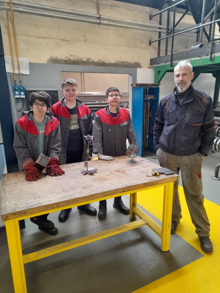 LigierLycee's tweet photo. @LigierLycee @acnancymetz  
Plsuieurs élèves du collège Prévert et du collège Lacroix de @barleduc55000  ont participer à nos ateliers de l' #ecoleouverte. #ecole #ouverte https://t.co/WSlqALOA94