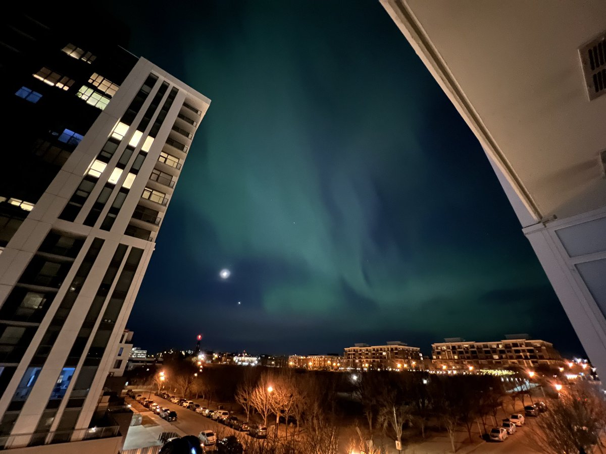 MeghanMcMaster's tweet photo. The most magical #AuroraBorealis. Even in inner city #bridgeland #yyc. 🥲😍 https://t.co/CWaZq4cn0a
