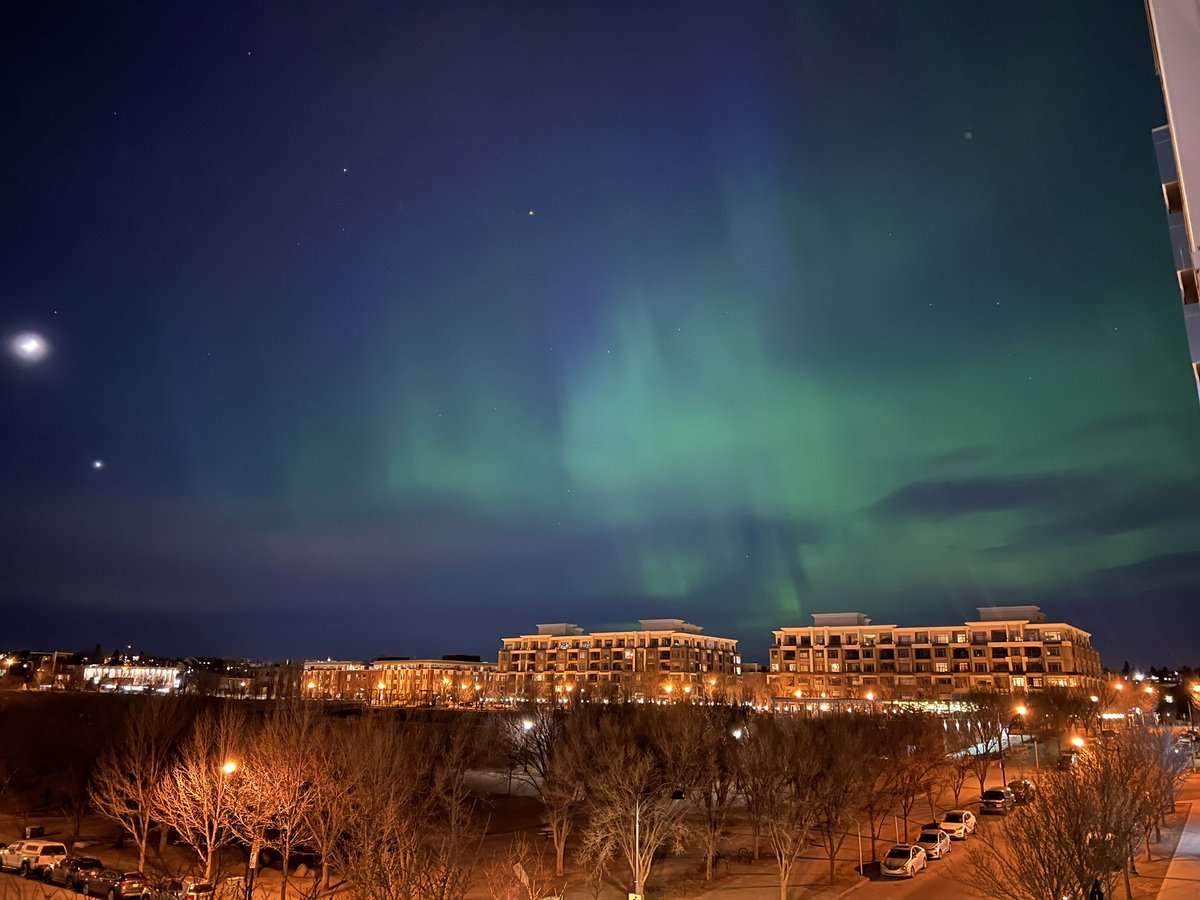 MeghanMcMaster's tweet photo. The most magical #AuroraBorealis. Even in inner city #bridgeland #yyc. 🥲😍 https://t.co/CWaZq4cn0a