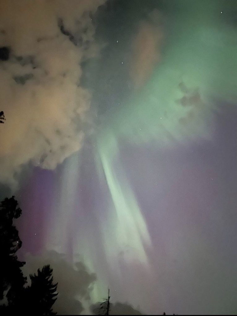 Aninadres's tweet photo. Good morning, friends! 🖐

My long-time dream of seeing the Northern Lights came true today. We watched it not far from the city. Not my photo. My phone couldn't take it. But I'm happy as a child. ✨ 

Have you seen the aurora? https://t.co/c0DV241KZq