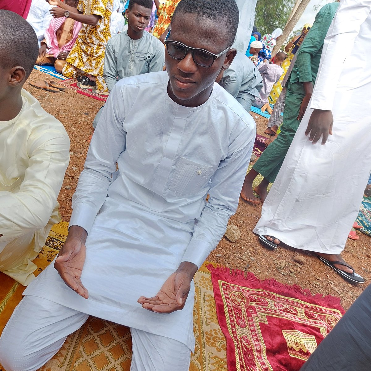 Happy Eid´ El Fitr to all muslims around the Word. May Allah accepted ours prayers.