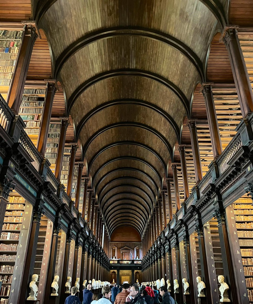LAnneCard's tweet photo. Trinity College, The Long Hall
#TrinityCollegeLibrary #Shakespeare #FirstFolio400 https://t.co/NrH7Tc0uvZ