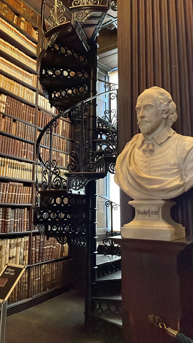 LAnneCard's tweet photo. Trinity College, The Long Hall
#TrinityCollegeLibrary #Shakespeare #FirstFolio400 https://t.co/NrH7Tc0uvZ