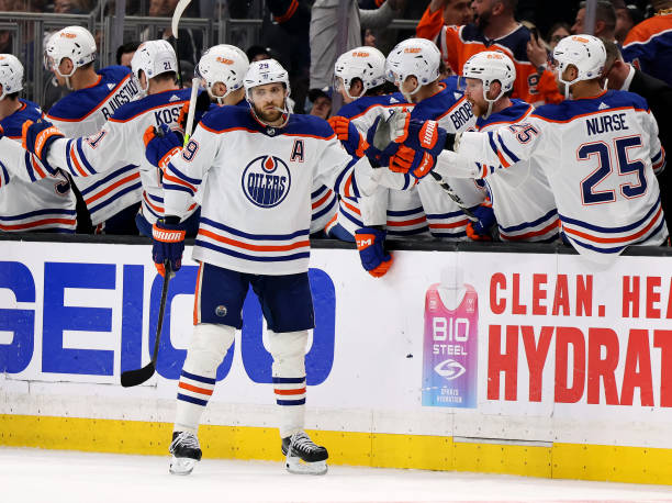 Bob_Stauffer's tweet photo. Is there a better active player come playoff time than Leon Draisaitl?

Tonight: 2-1-3/+2/28:09 TOI
Series: 4-5-9/+4/23:26 TOI/52.4% on FO's
Career Playoffs: 23-45-68/41GP/+15

Clutch! https://t.co/tEugKTv9s2