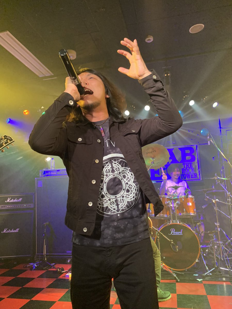 MuvTbDl51nxzoHi's tweet photo. #FROSTVOID
#FROSTVOID4枚その1
#LoudBeast
#立川Babel
(2023.4.23) 確かなVoカルに確かな上手Gtター https://t.co/JoFP5xJKR1
