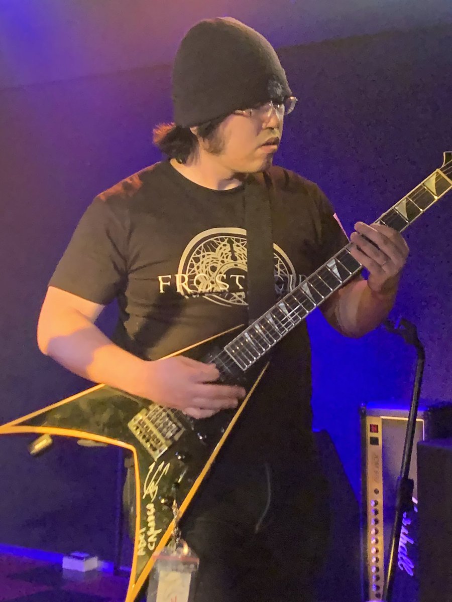 MuvTbDl51nxzoHi's tweet photo. #FROSTVOID
#FROSTVOID4枚その1
#LoudBeast
#立川Babel
(2023.4.23) 確かなVoカルに確かな上手Gtター https://t.co/JoFP5xJKR1