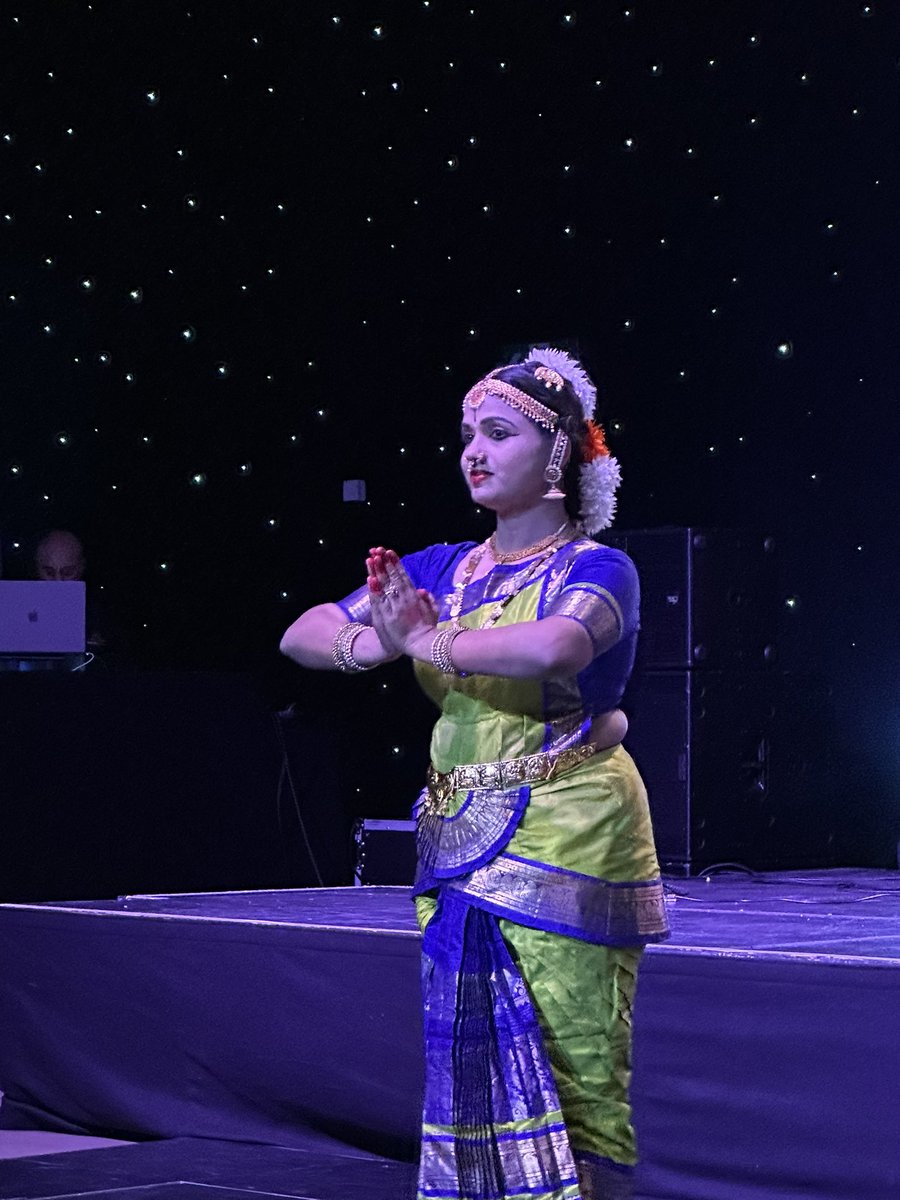 Rajeeva21's tweet photo. Yorkshire Indian Society 38th annual charity dinner on the weekend was a huge success, thanks to guests &amp; sponsors, raising around 30k for nominated charities.
Paediatrician Lakshmi performed Bharat Natyam with her group @yorksindsociety @LordMayorLeeds @RCPCHtweets @choosepaeds https://t.co/DFKFAzgvAL