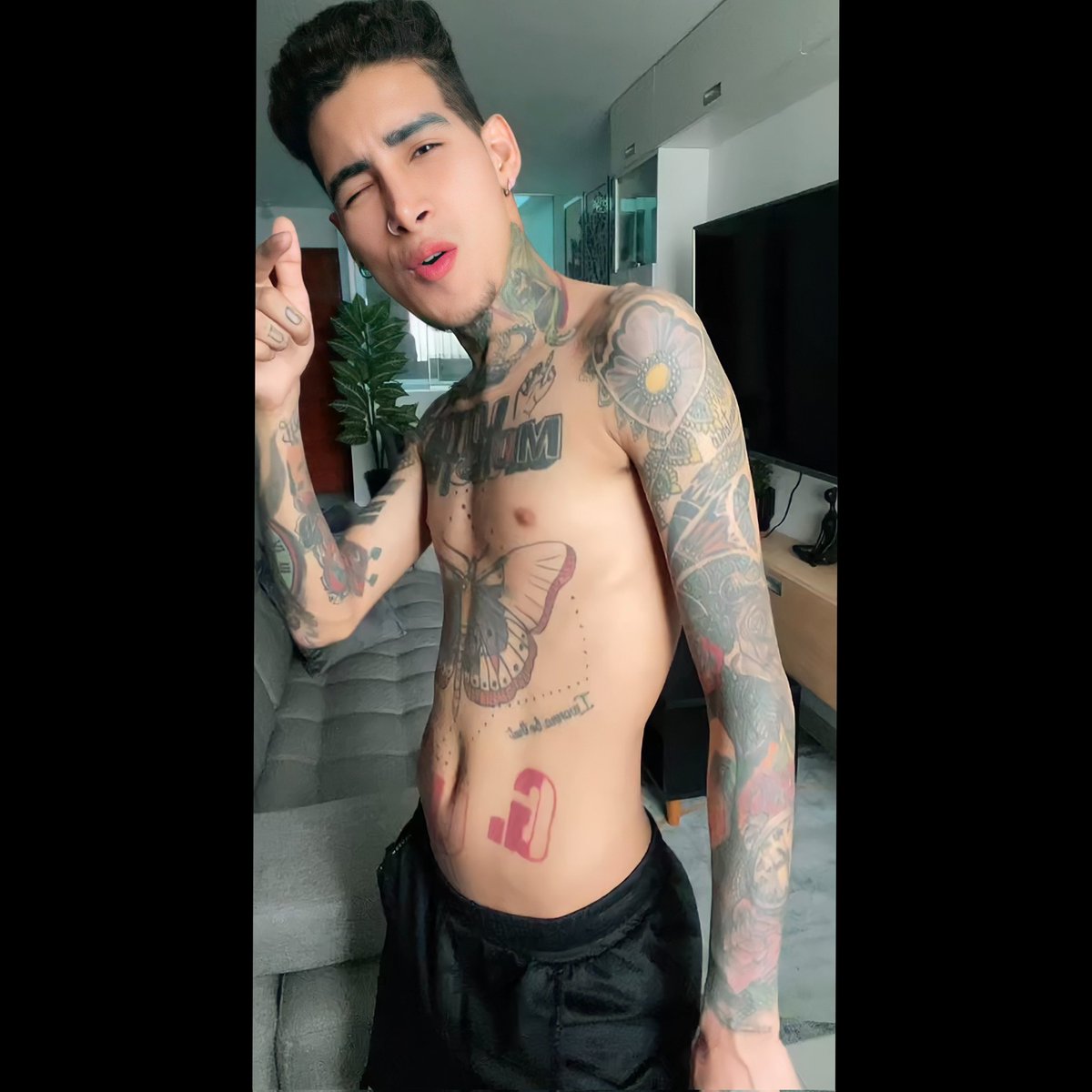JensCastro1's tweet photo. Nuevo en Twitter, sígueme en instagram como jenscastro. 🫡

#tatuajes #tattoo https://t.co/EI7yTm8O4f