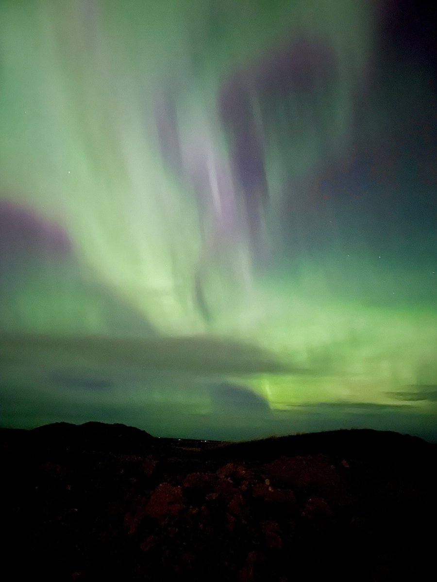 RustyBicicle's tweet photo. For my non Canadian friends, enjoy the photos of Northern lights I took 5 Mins away from home ❤️ https://t.co/mAp70MrXGE