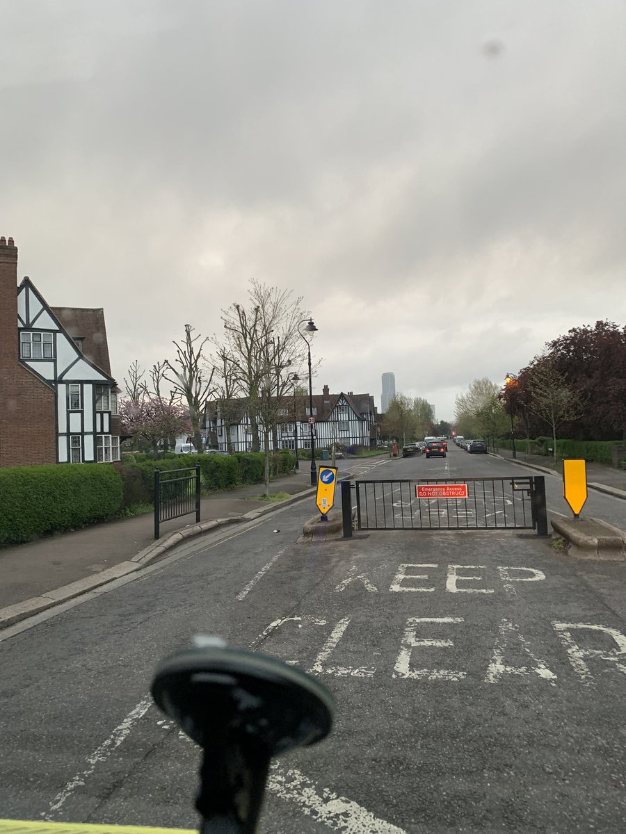 SafeSavvy1's tweet photo. @MayorofLondon great job can’t get through will and ambulance! Turn round tack alternative route sit in traffic jam more pollution! Not a clue! https://t.co/KwbBmXjGpl