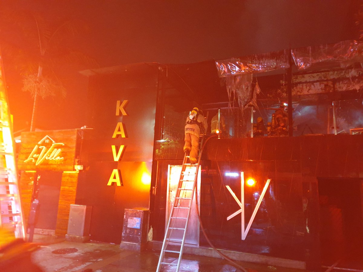 pixel_onlines's tweet photo. Unidades de bcbg avanzando a Víctor Emilio Estrada y Laures 
Por incendio https://t.co/paeHGDZRgN