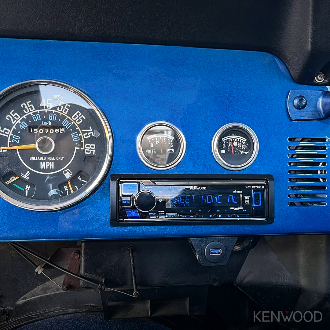 KENWOODUSA's tweet photo. Jeep CJ7 upgraded to our KMM-BT732HD Digital Media Receiver. Install done by @smartaudio.co. 👏
#KenwoodUSA
#LiveConnectedDriveConnected
#kenwood #kenwoodaudio #kenwoodexcelon #kenwoodcaraudio #caraudio #caraudioaddicts #headunit #singledin #doubledin #jeepcj7 #jeep #cj7 https://t.co/FFYnr8ZnVM