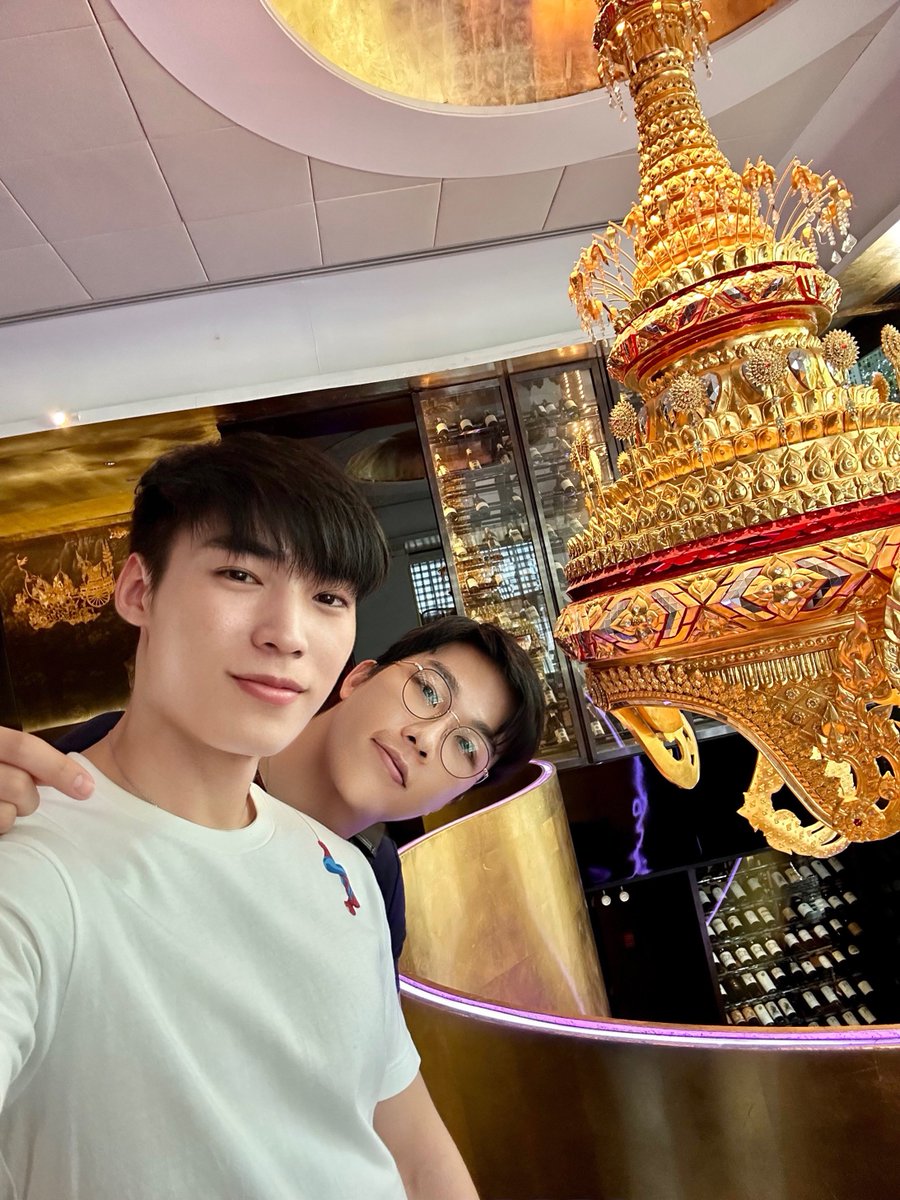 alexchatcharin's tweet photo. 2 years anniversary #AlexTone
วันนี้ครบรอบ 2 ปีที่เริ่มคบกันมา เป็น 2 ปีที่ดีและมีความสุขมากๆ ต่างคนต่างเป็นตัวของตัวเอง ปรับตัวเข้าหากันนิดหน่อย อาจจะมีบ้างในบางจังหวะชีวิตที่ต้องปรับตัวเยอะหน่อย แต่ก็ผ่านมันมาได้ตลอด
งั้นเธรดนี้ ถือโอกาสรีวิวแฟน @Dr_Tone_FA ไปด้วยละกัน 🥰 (1) https://t.co/ix5edRUzf2