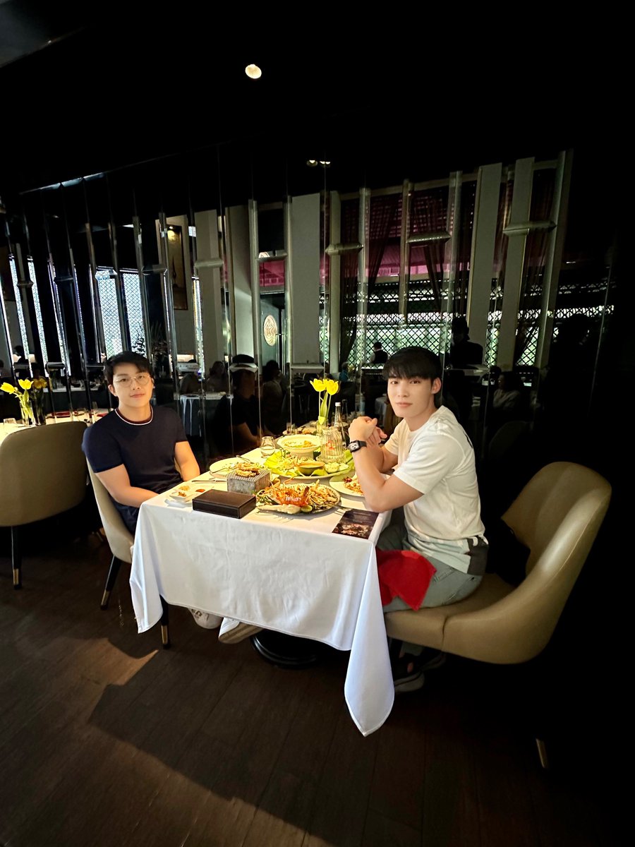 alexchatcharin's tweet photo. 2 years anniversary #AlexTone
วันนี้ครบรอบ 2 ปีที่เริ่มคบกันมา เป็น 2 ปีที่ดีและมีความสุขมากๆ ต่างคนต่างเป็นตัวของตัวเอง ปรับตัวเข้าหากันนิดหน่อย อาจจะมีบ้างในบางจังหวะชีวิตที่ต้องปรับตัวเยอะหน่อย แต่ก็ผ่านมันมาได้ตลอด
งั้นเธรดนี้ ถือโอกาสรีวิวแฟน @Dr_Tone_FA ไปด้วยละกัน 🥰 (1) https://t.co/ix5edRUzf2