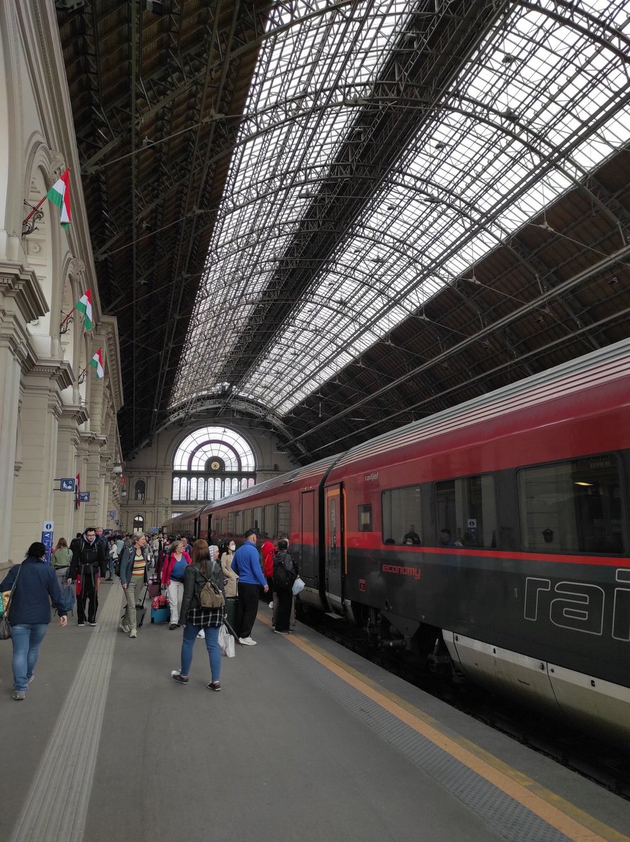 #Train2EGU from Budapest, not a big stretch, still very excited! #EGU23