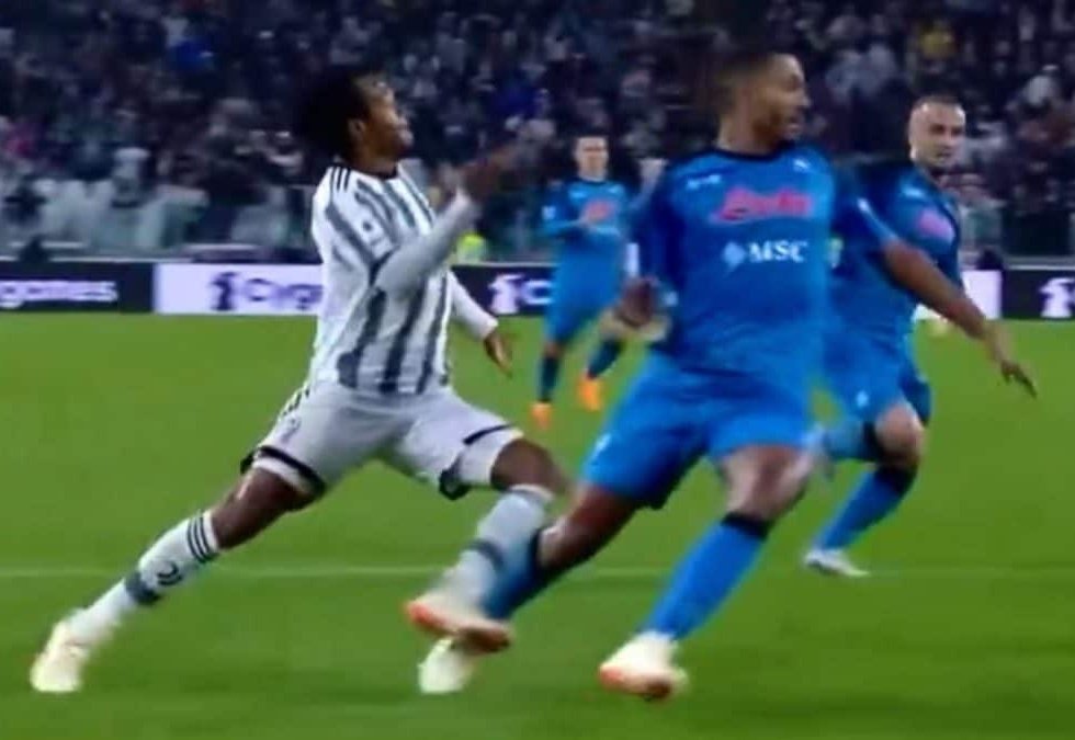 il_Malpensante's tweet photo. Penso ormai sia perla di saggezza antica: chi nasce Cuadrado non può morire onesto. https://t.co/dYmff52AQr