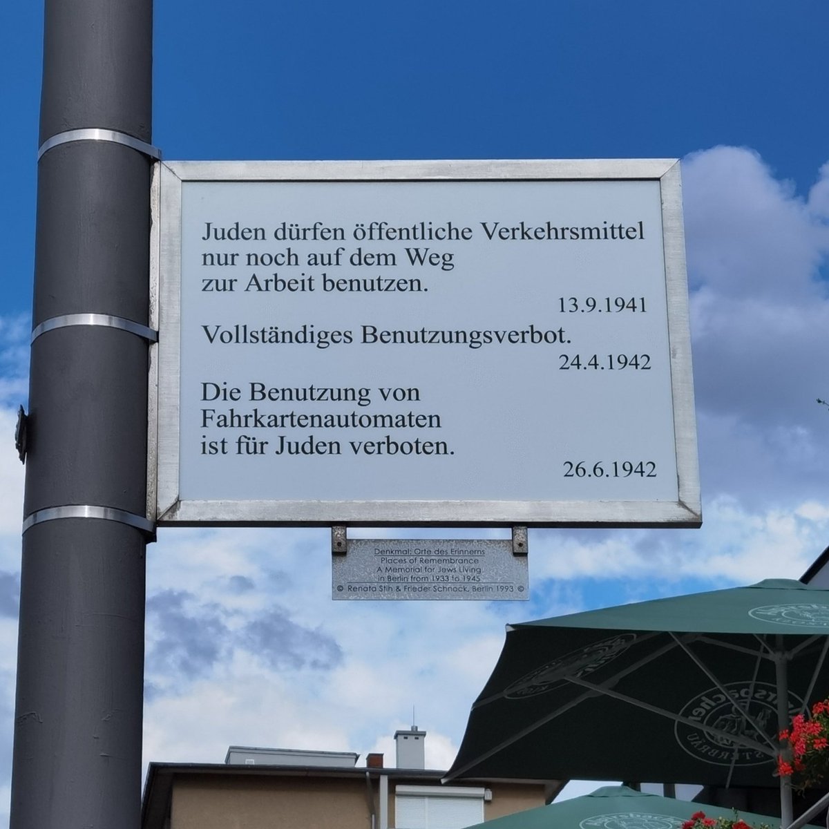 Stift_und_Bogen's tweet photo. ... und wenn ihr heute mit der U-Bahn, der S-Bahn, dem Bus fahrt: Haltet bitte inne, denn genau das wurde Jüdinnen und Juden #otd 1942 dauerhaft verboten.

Nie wieder Nazityrannei!

Gedenktafel im @BayViertel bzw. am U-Bahnhof "Bayerischer Platz" der @BVG_Kampagne, #Berlin. https://t.co/vOmrhUB8S6