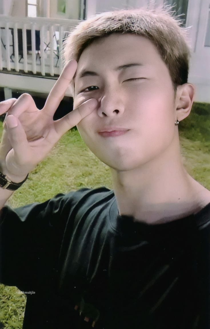 BTS_inValencia's tweet photo. Buenos días!💜
Con el suficiente café, nada es imposible. Fighting!
FELIZ LUNES! 🐨
@BTS_twt #방탄소년단
#BTS #ARMY #ArmyValencia 
#Namjoon #kimNamjoon 
#방탄소년단RM #남준 #김남준
Comenta utilizando los # 🫶🏻 https://t.co/Uj0X2zvq3S