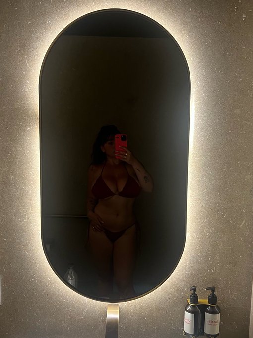 Obsessed &amp; sick https://t.co/GLaZPhVDcO