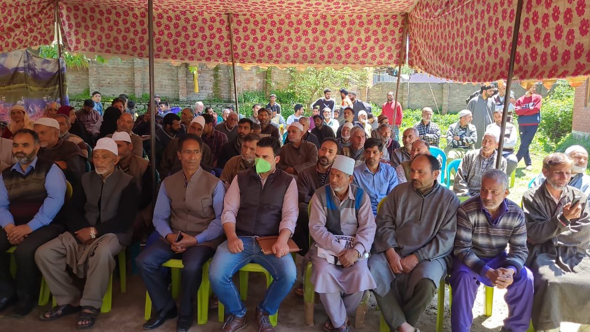 dicbudgam's tweet photo. KissansamparakAbhiyan Huge gathering of farmers for seeking training under Kisan Sampark Abhiyan at aripanthan Budgam .@diprjk @DC_Budgam @ddnewsSrinagar @PIBSrinagar https://t.co/p3nO1nGoKn