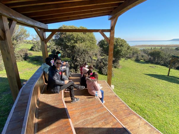 Okulumuz “Class Outside” eTwinning projesi kapsamında doğada kitap okuma etkinliğini  koordinatör öğretmenleri ile Gala Gölü Milli Parkında  gerçekleştirdi. <a href="/Edirne_MEM/">Edirne İl Millî Eğitim Müdürlüğü</a> <a href="/Dr_Onderarpaci/">Dr. Önder ARPACI</a> <a href="/kaymakam_enez/">Enez Kaymakamlığı</a> <a href="/EnezMem/">Enez İlçe MEM</a> @vedatuzun22