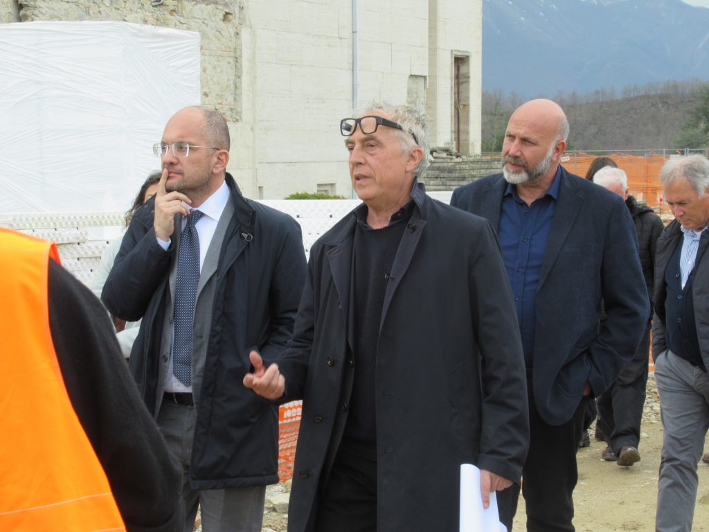 Il <a href="/Sisma2016/">Commissario Straordinario Ricostruzione Sisma 2016</a> Guido Castelli ha visitato il più grande cantiere della ricostruzione privata del cratere, la #CasaFuturo che sorgerà al posto del Don Minozzi di Amatrice 🧱
wp.me/paPXBe-3xS