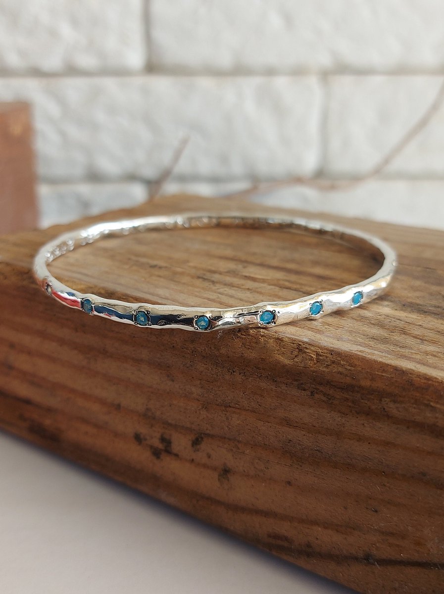 katishainy's tweet photo. ★★★★★ "I bought two of these bangles to wear with my many pieces of turquoise jewelry. I couldn’t be more pleased with these bangles." . https://t.co/3jtfdtCOEd #etsy #birthday #christmas #handmade #mothersday #Momgift #women #turquoise #silverbangle https://t.co/GgCBMJrmU7