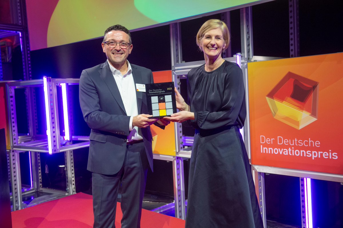 SiemensMobility's tweet photo. 🎉 With our #MoComp Air-free brake system we are the lucky winner of the German Innovation Award 2023 in the category big companies. Our project SiC Traction converter is in no way inferior and is finalist!
More about our MoComp Brake systems here: https://t.co/gDS4gm8zmb #dip23 https://t.co/vwRZQalWXW