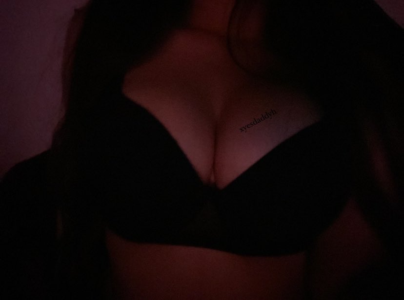 xyesdaddyh's tweet photo. ?!? 

#nsfw_acc #nsfw #nsfwtwt  #daddysgirl https://t.co/TI1Z1JYuCb