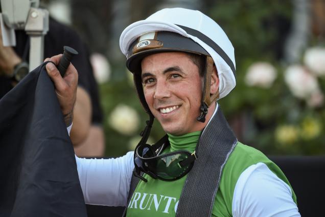 Devastating news from the racing industry.. 34yo jockey Dean Holland has died after a shocking fall in Race 1 at Donald. A second jockey also fell. She, and both horses, are ok. The race meet was abandoned. Dean has a wife and 4 young children. @10NewsFirstMelb @10NewsFirstAdl