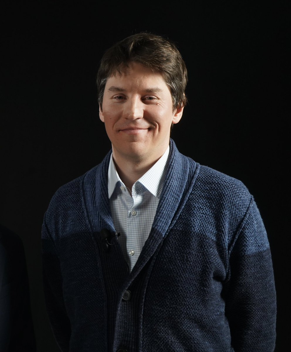 I to jest nasz powód do dumy! Jak najwięcej takich poniedziałkowych newsów. Polak jako pierwszy na świecie stworzył twierdzenie matematyczne, które pozwala rozpoznać przestrzenie, które po małej modyfikacji zachowują się jak Einsteinowska czasoprzestrzeń w teorii względności! Za